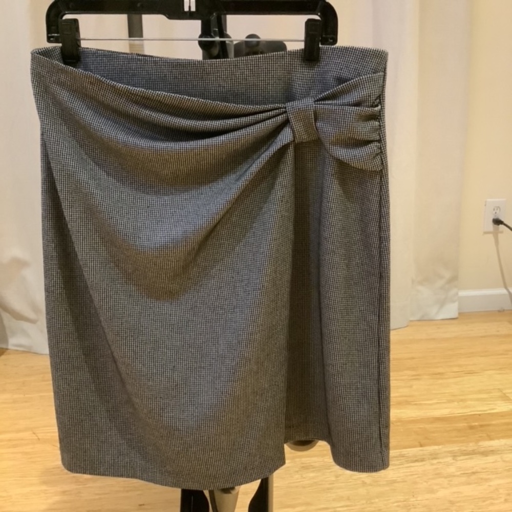 Ann Taylor Factory Houndstooth Faux wrap Skirt with accent bow, Size 12